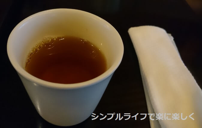 虎屋茶寮・京都一条店、お茶とおしぼり