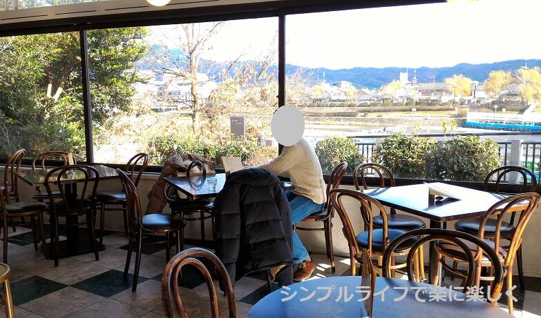 京都・ボンボンカフェ、店内